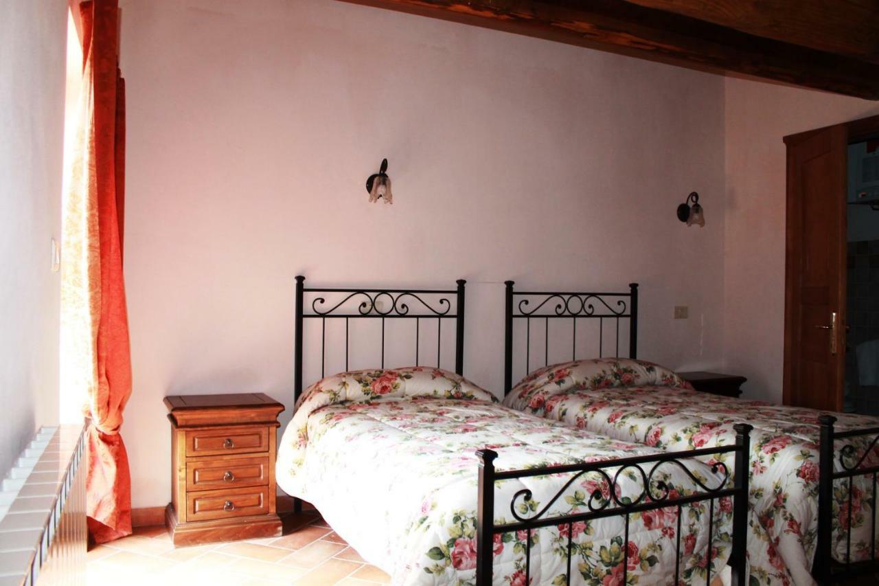 La Casa Del Calzolaio Hotel Radicofani Luaran gambar