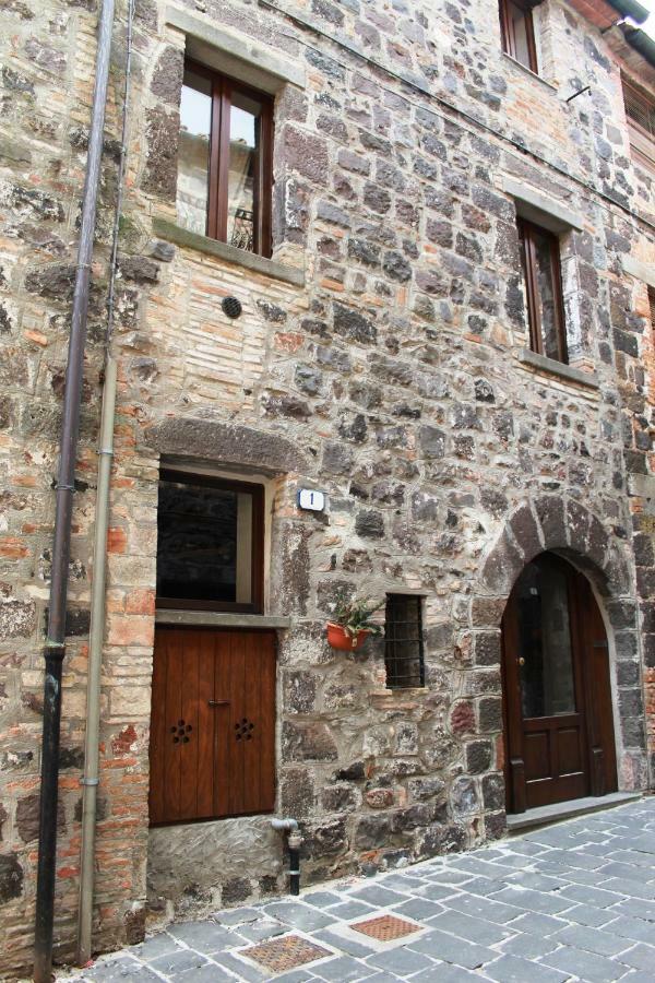 La Casa Del Calzolaio Hotel Radicofani Luaran gambar