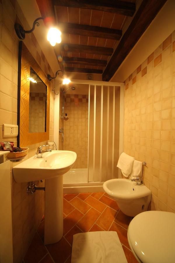 La Casa Del Calzolaio Hotel Radicofani Luaran gambar